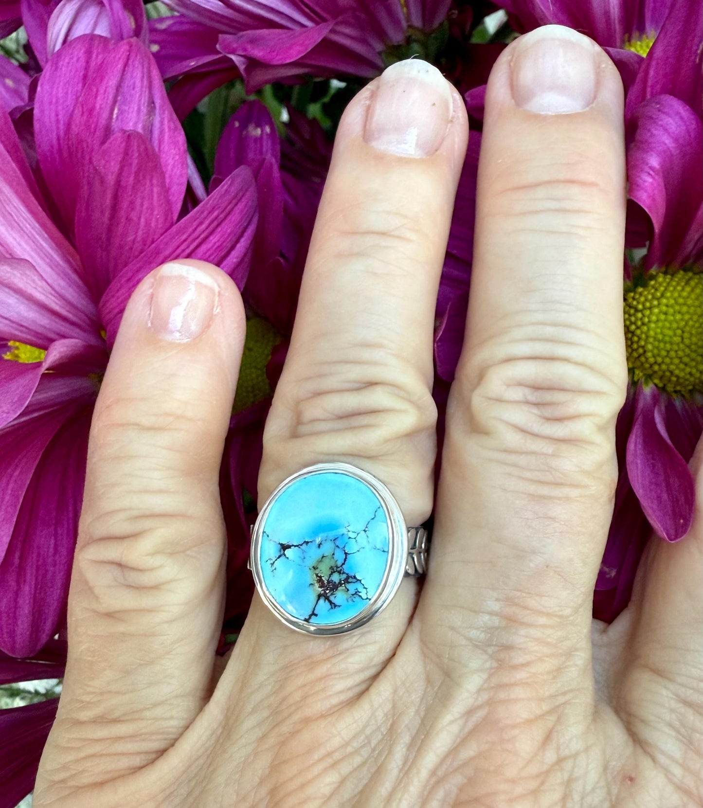Golden Hills Turquoise Ring: Sterling Silver Leaf Band, Size 7.5