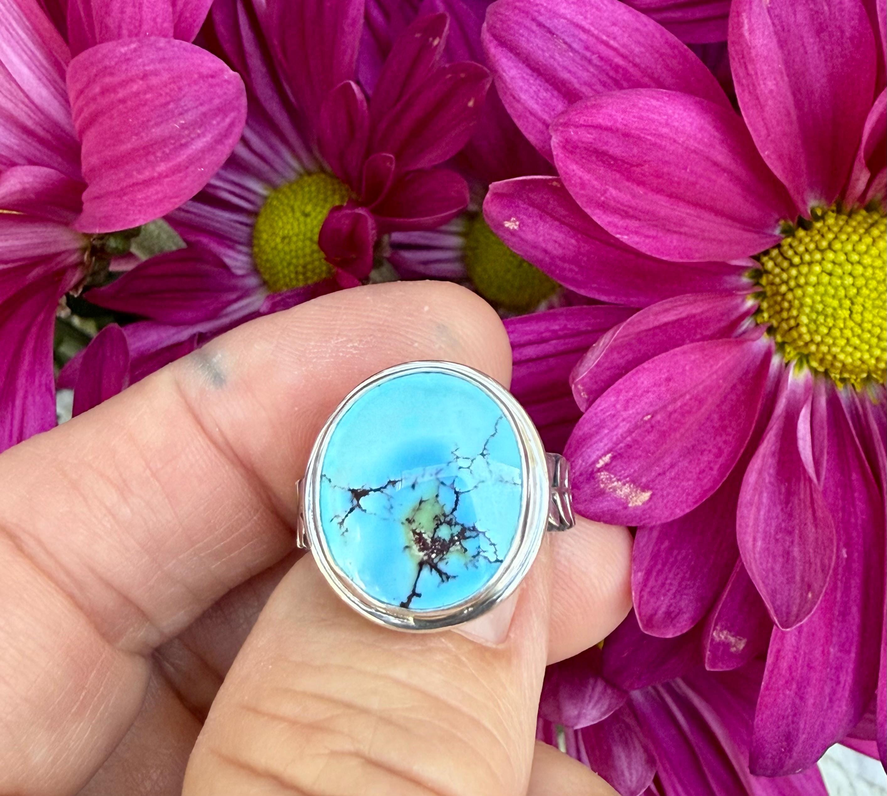 Golden Hills Turquoise Ring: Sterling Silver Leaf Band, Size 7.5