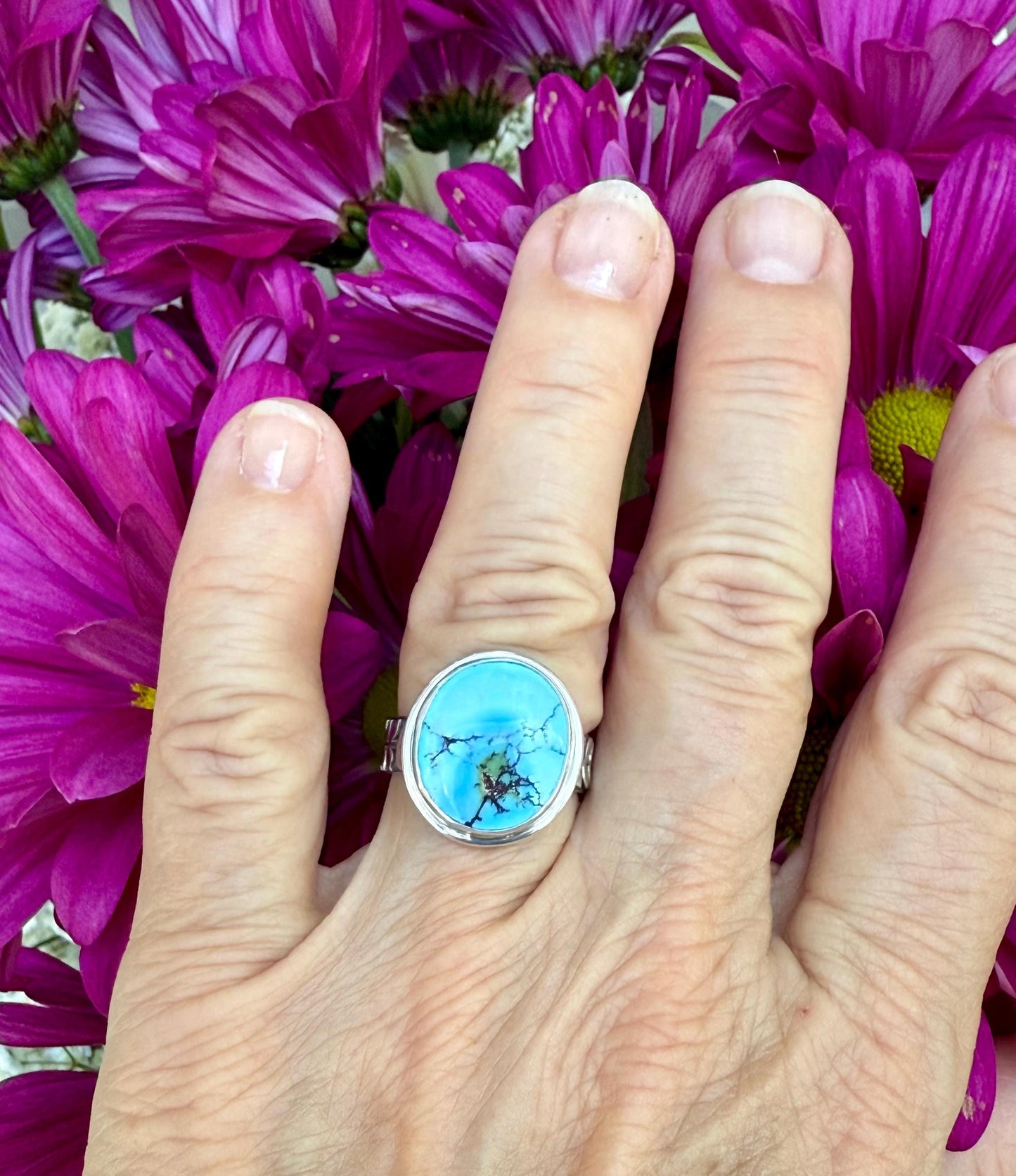 Golden Hills Turquoise Ring: Sterling Silver Leaf Band, Size 7.5